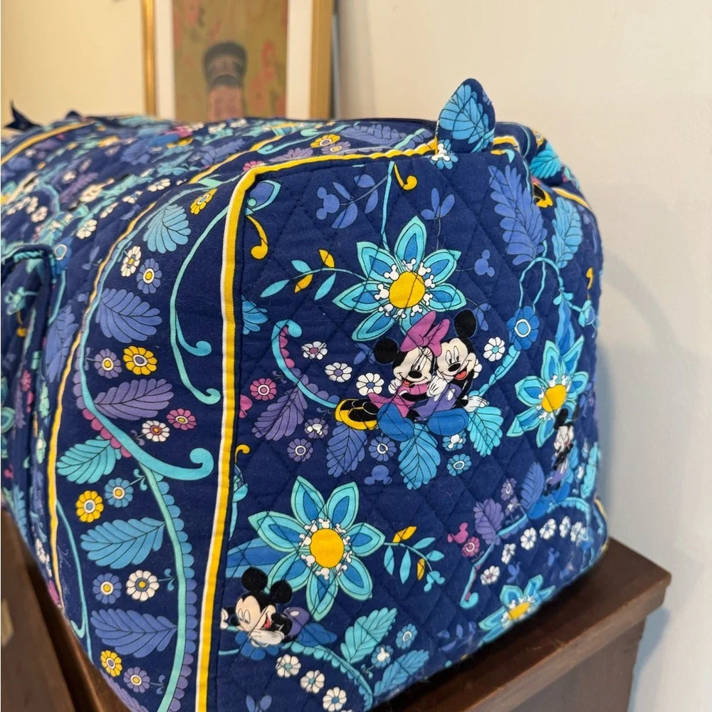 Vera Bradley Disney -Dreaming of Mickey-Duffel Bag – Ltd Edition Blue Quilted - Picture 3 of 6